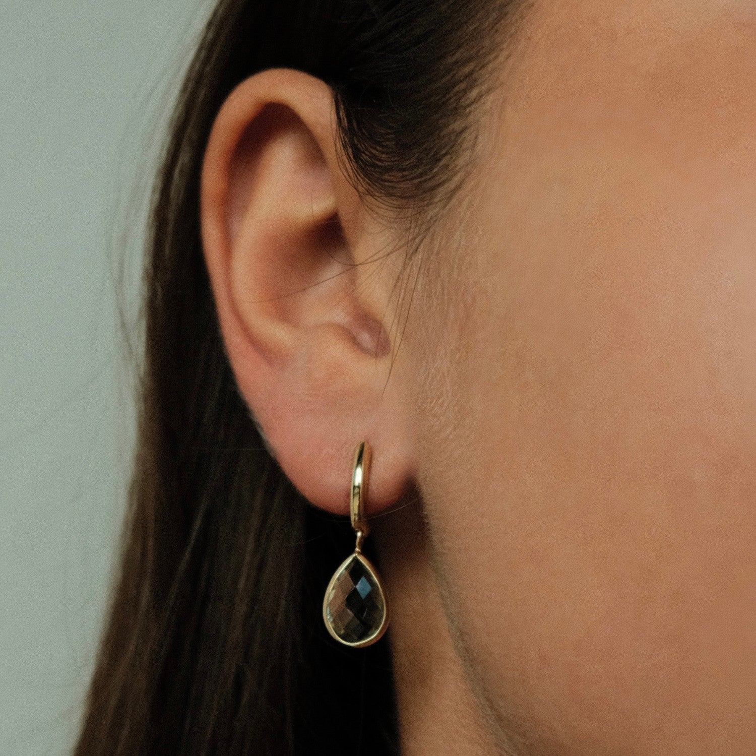 Druppel oorbel groene amethist