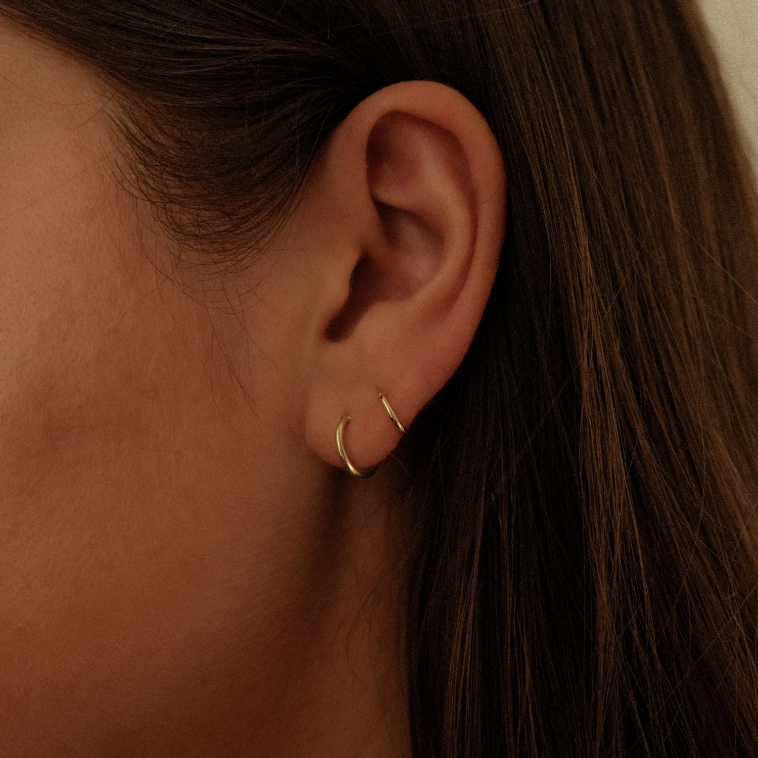 Gouden dubbele diamanten hoops