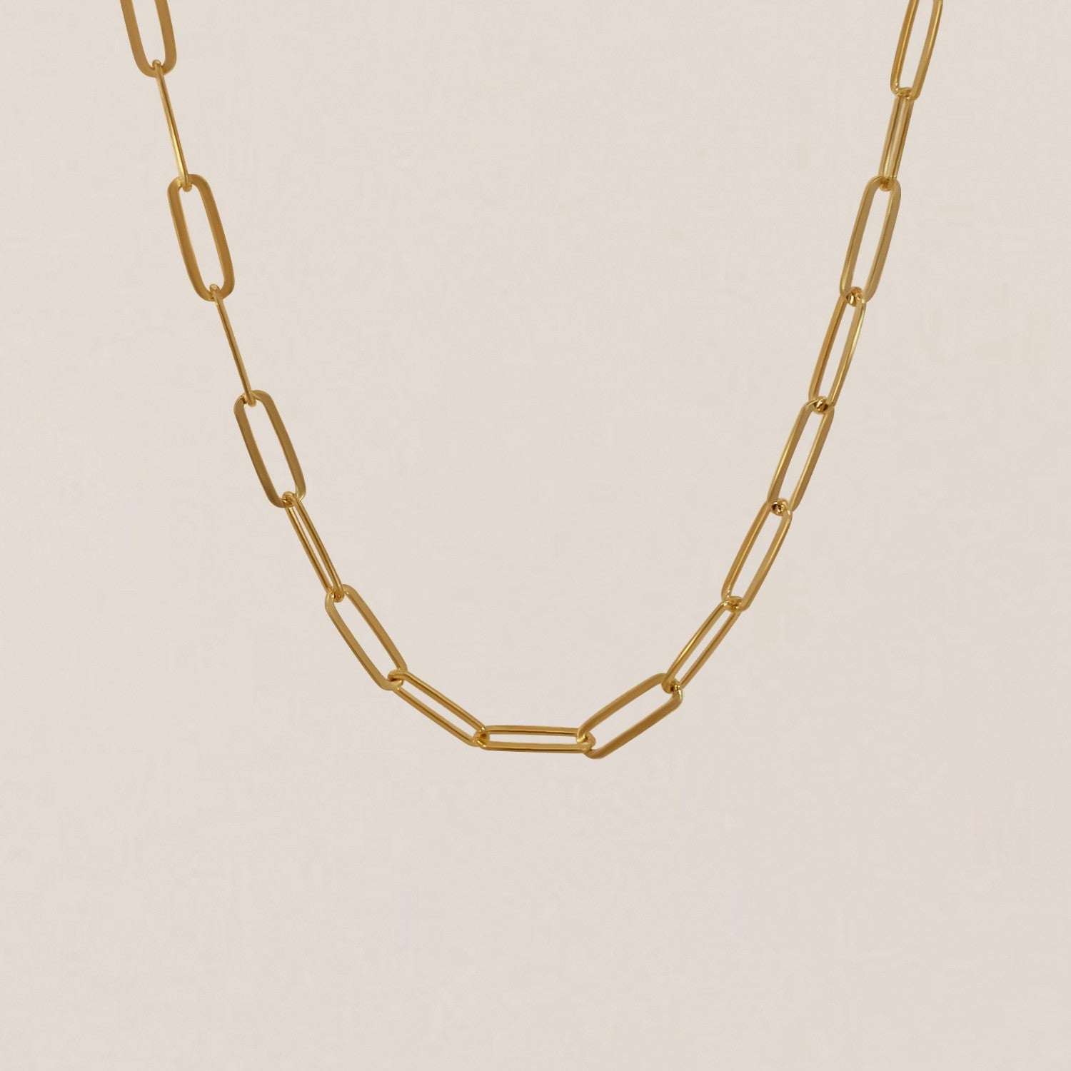 Flat paperclip link necklace