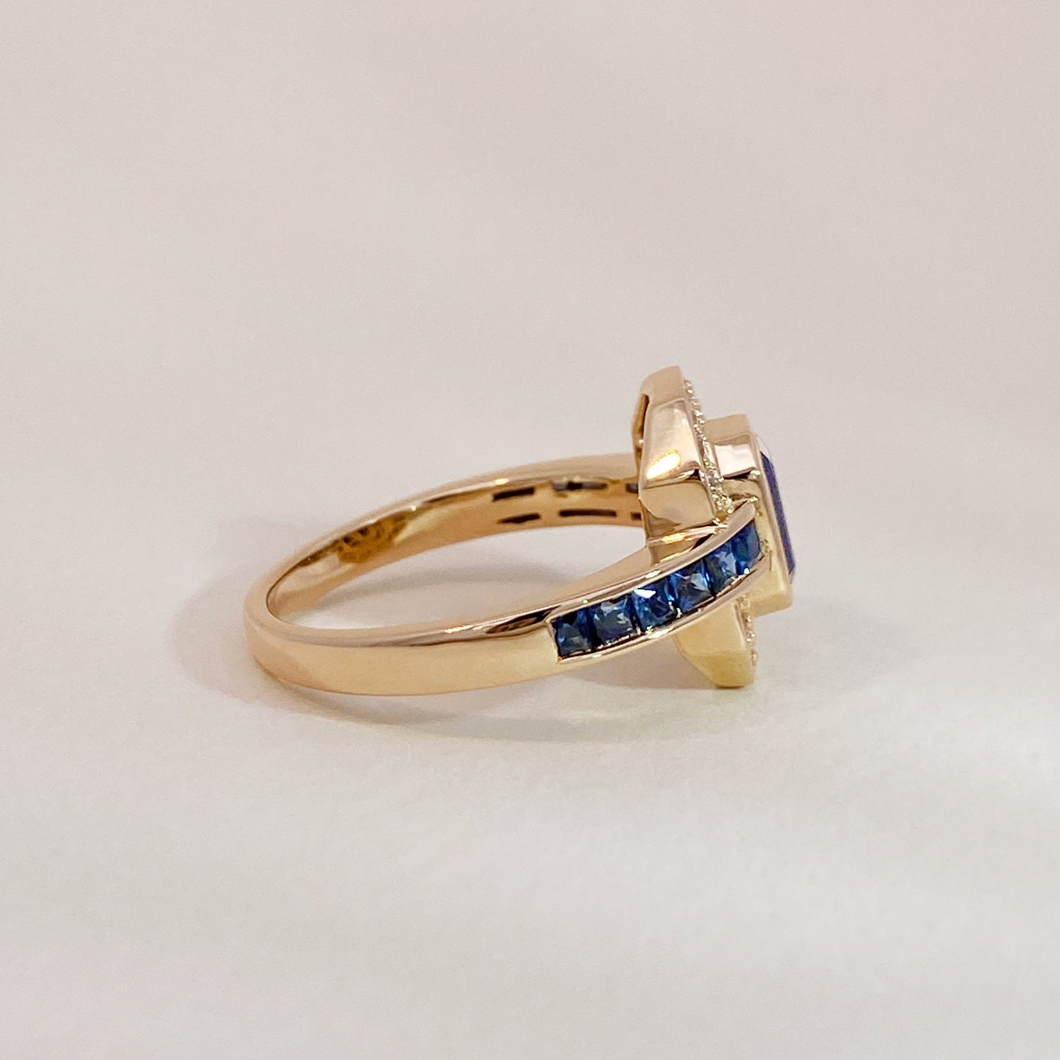 Gold Royal Sapphire Diamonds Ring