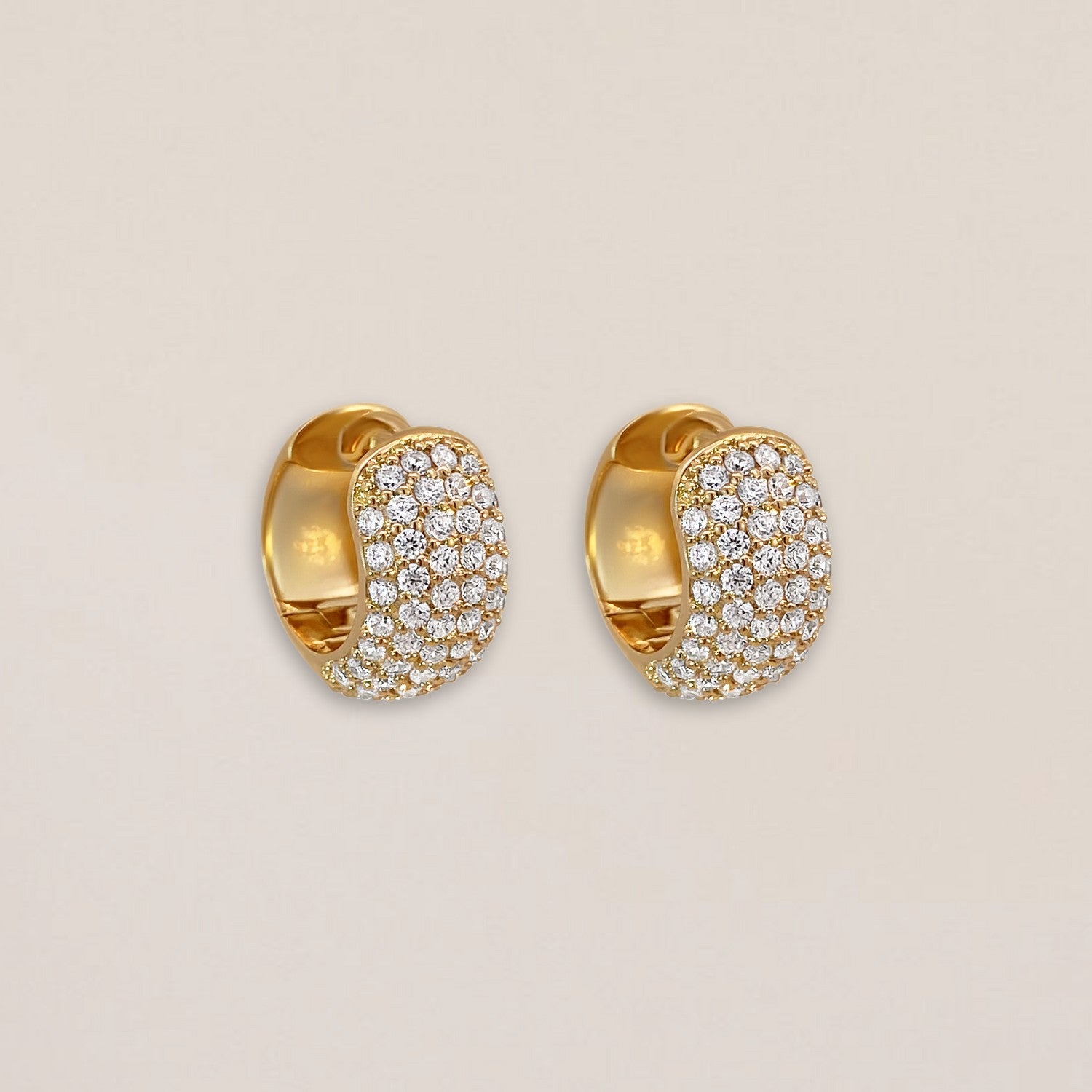 Gold chubby hoops met steentjes