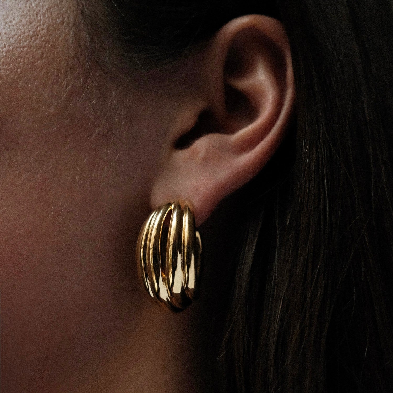 Golvende statement oorbellen