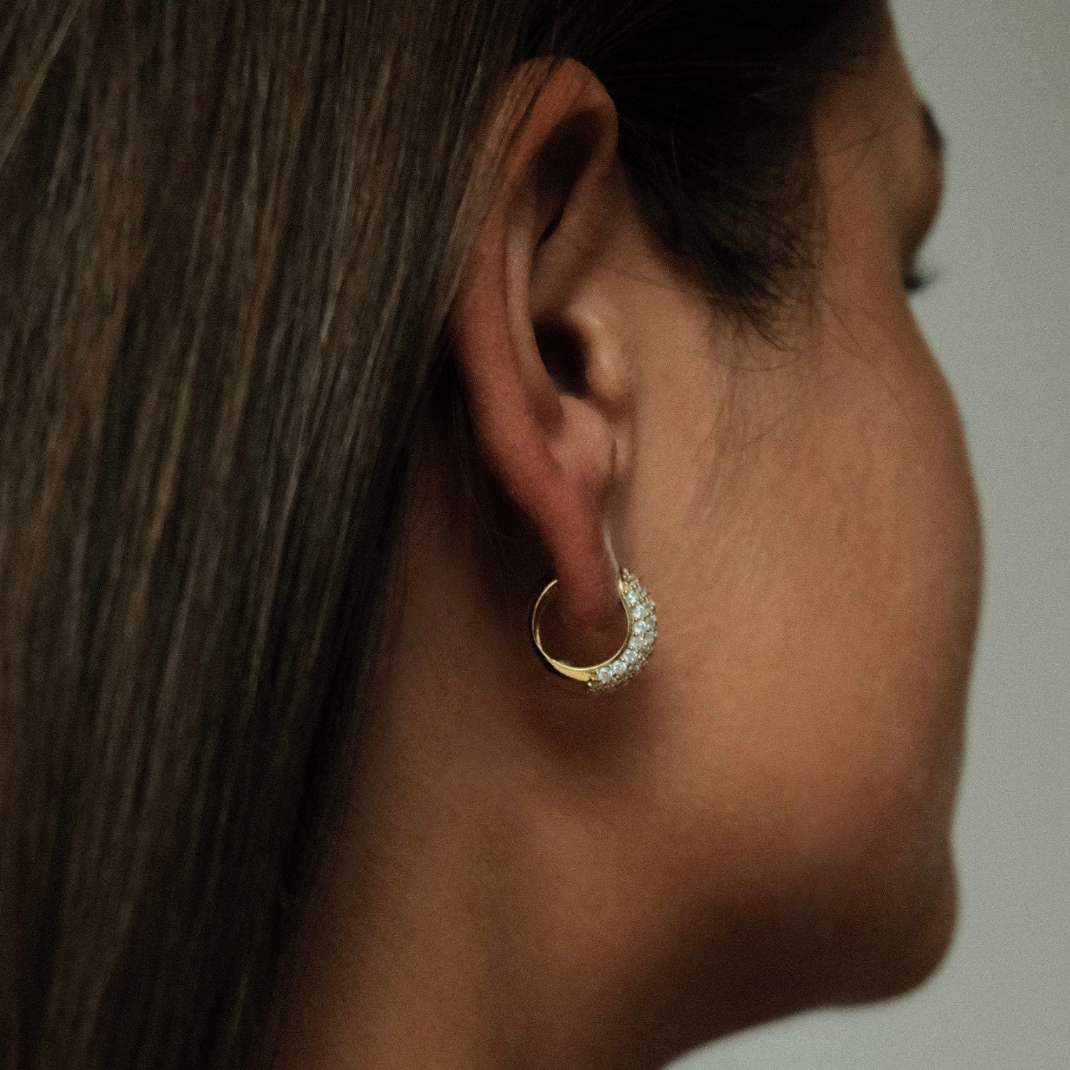 Gouden chubby hoops met steentjes