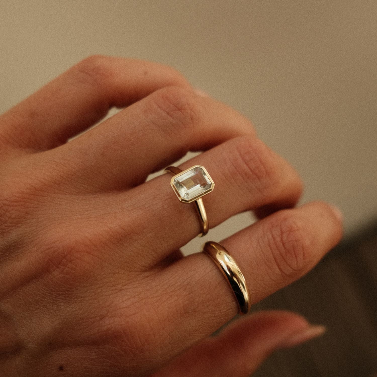 Gouden ring lichtblauwe aquamarijn