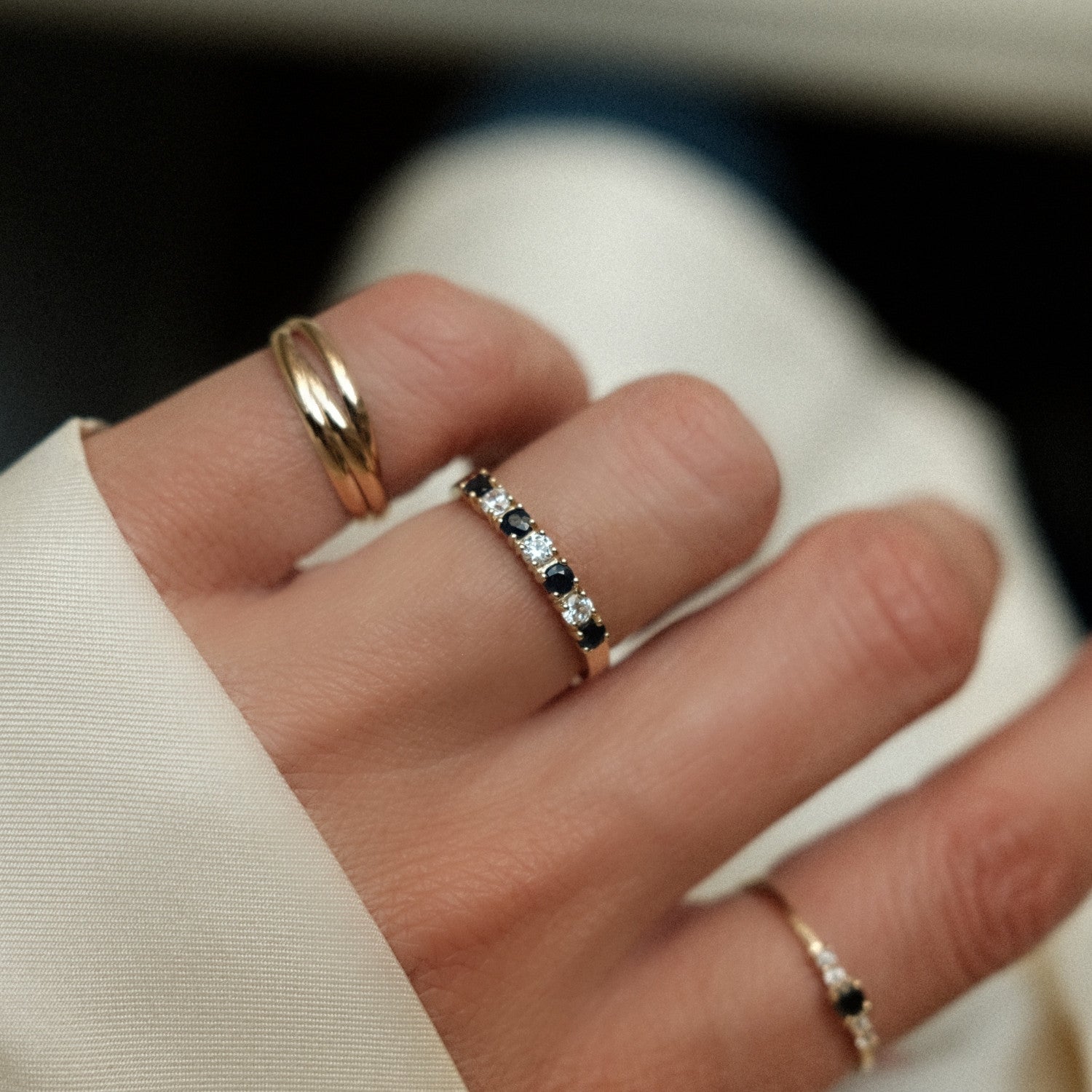 Gouden ring met saffier en kristal