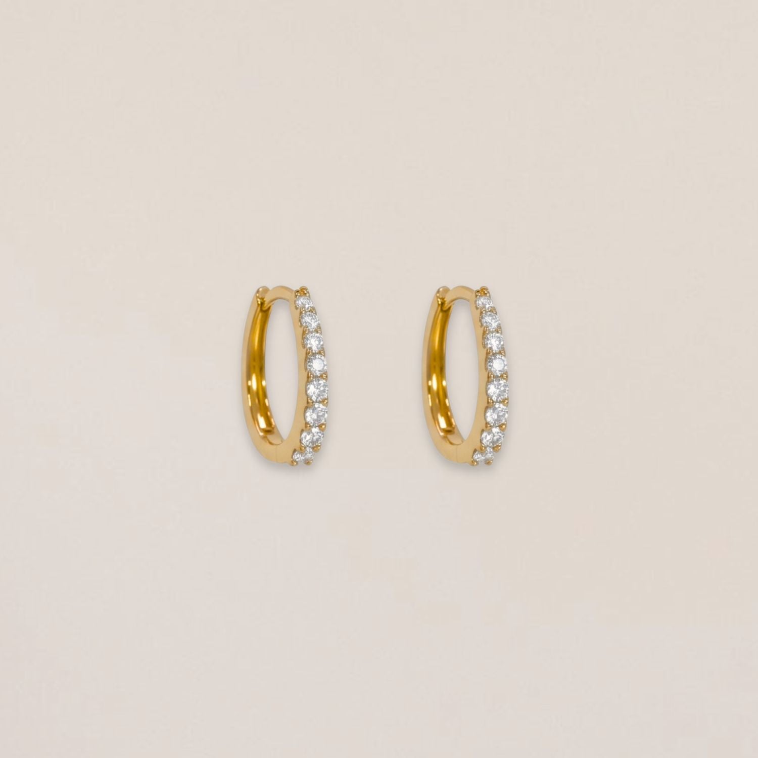 Graduated lab grown diamond hoops