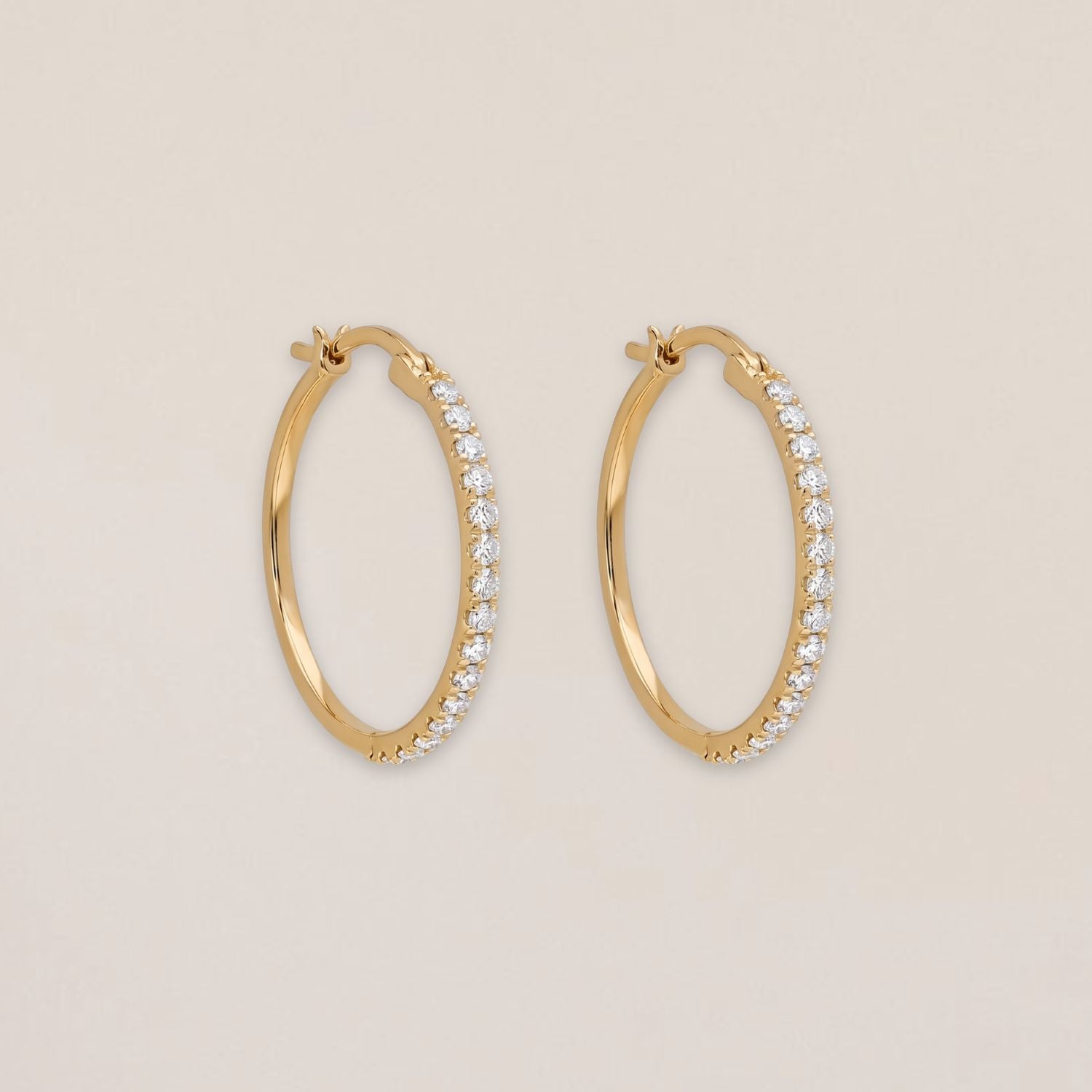 Grote gouden hoops met lab grown diamant