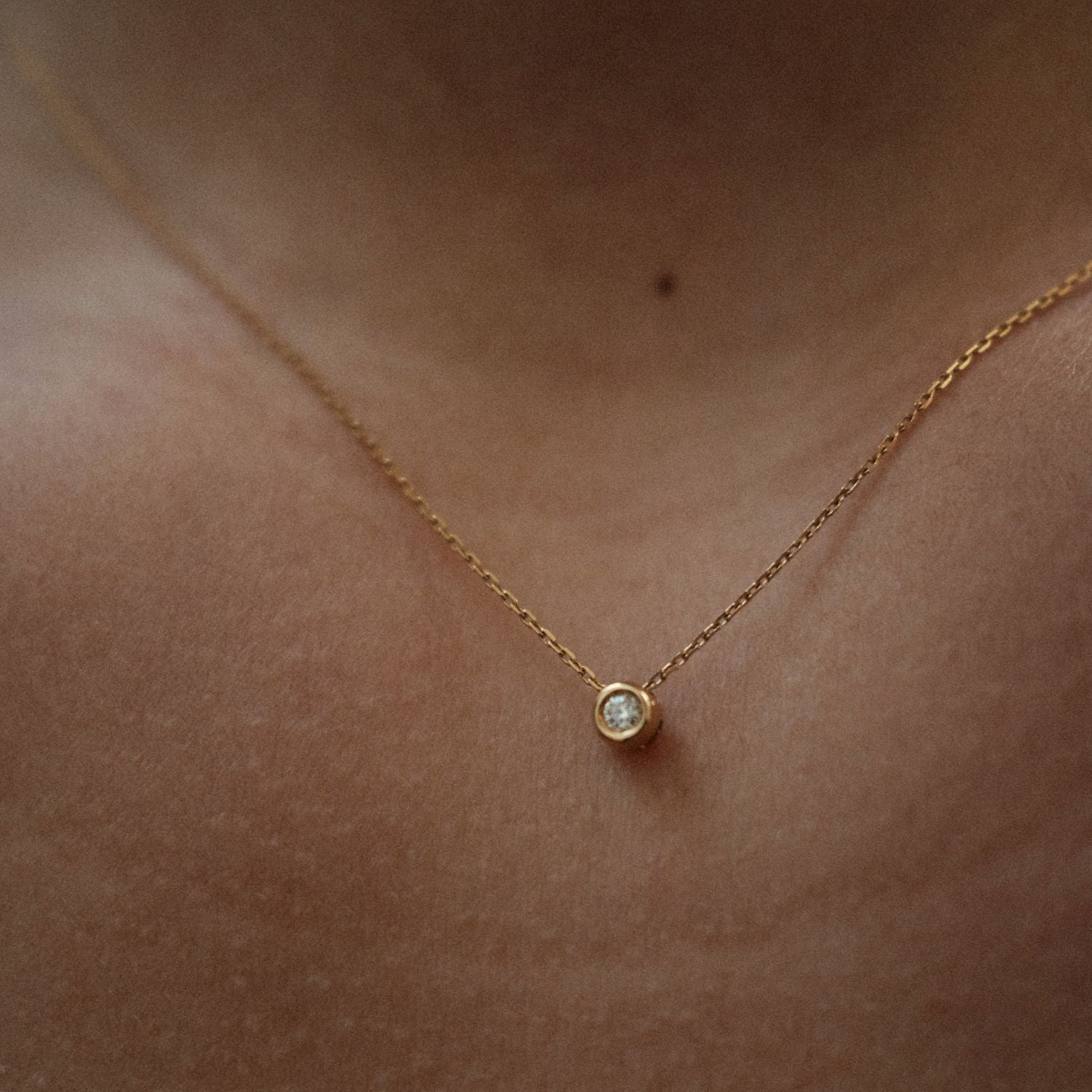 Ketting met diamant in bezel zetting