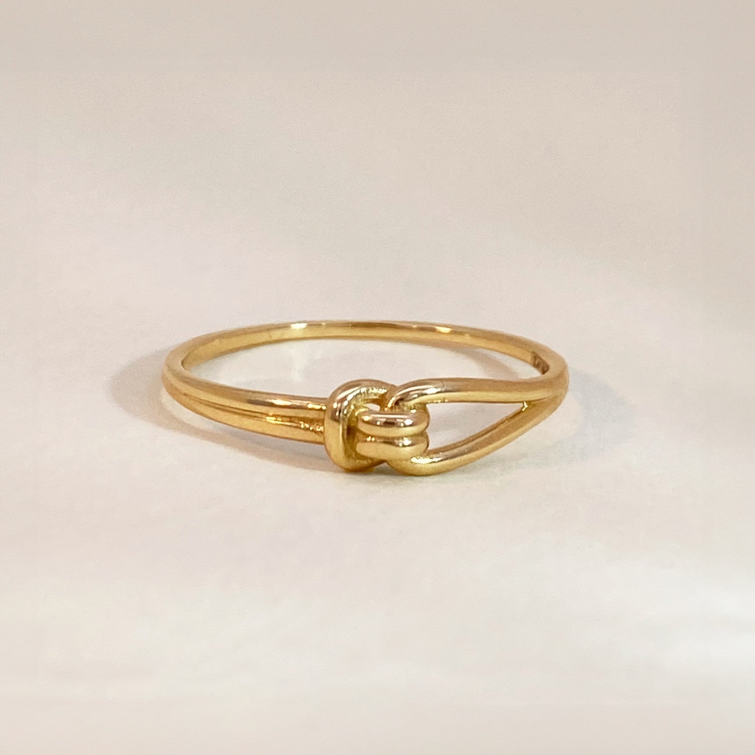 Knot ring