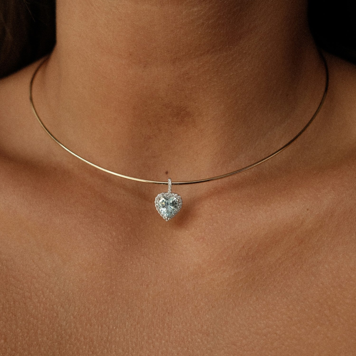 Lichtblauwe hart hanger met kristal