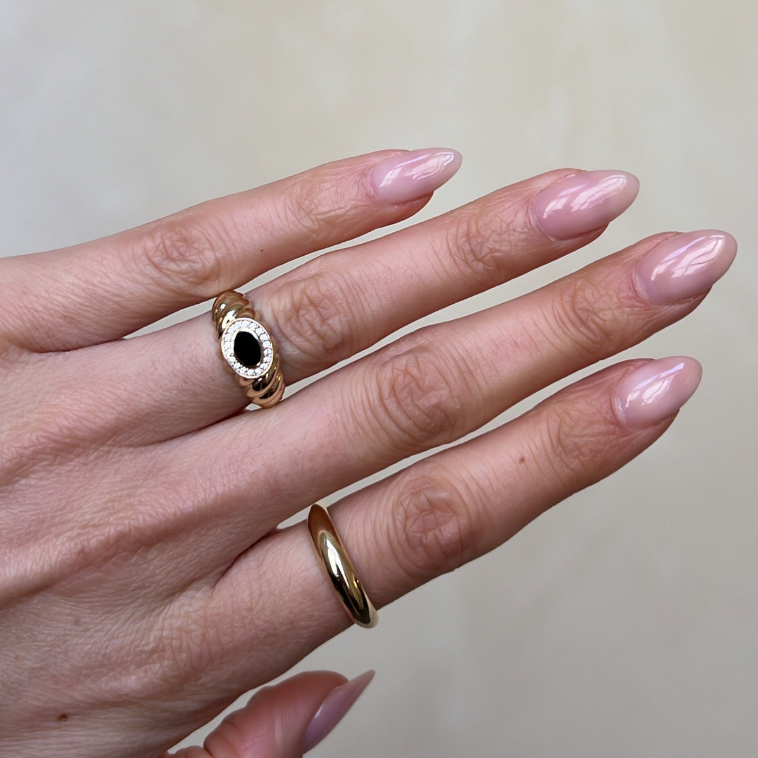 Onyx Grote Ring Goud