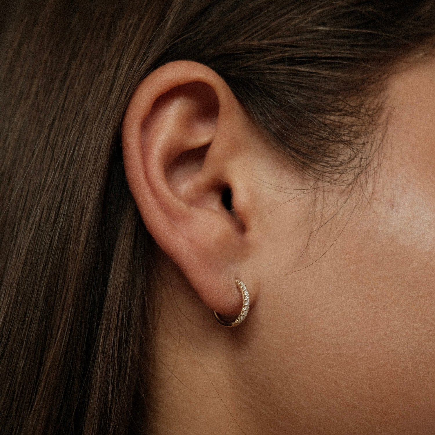 Oorbellen met een rij diamanten