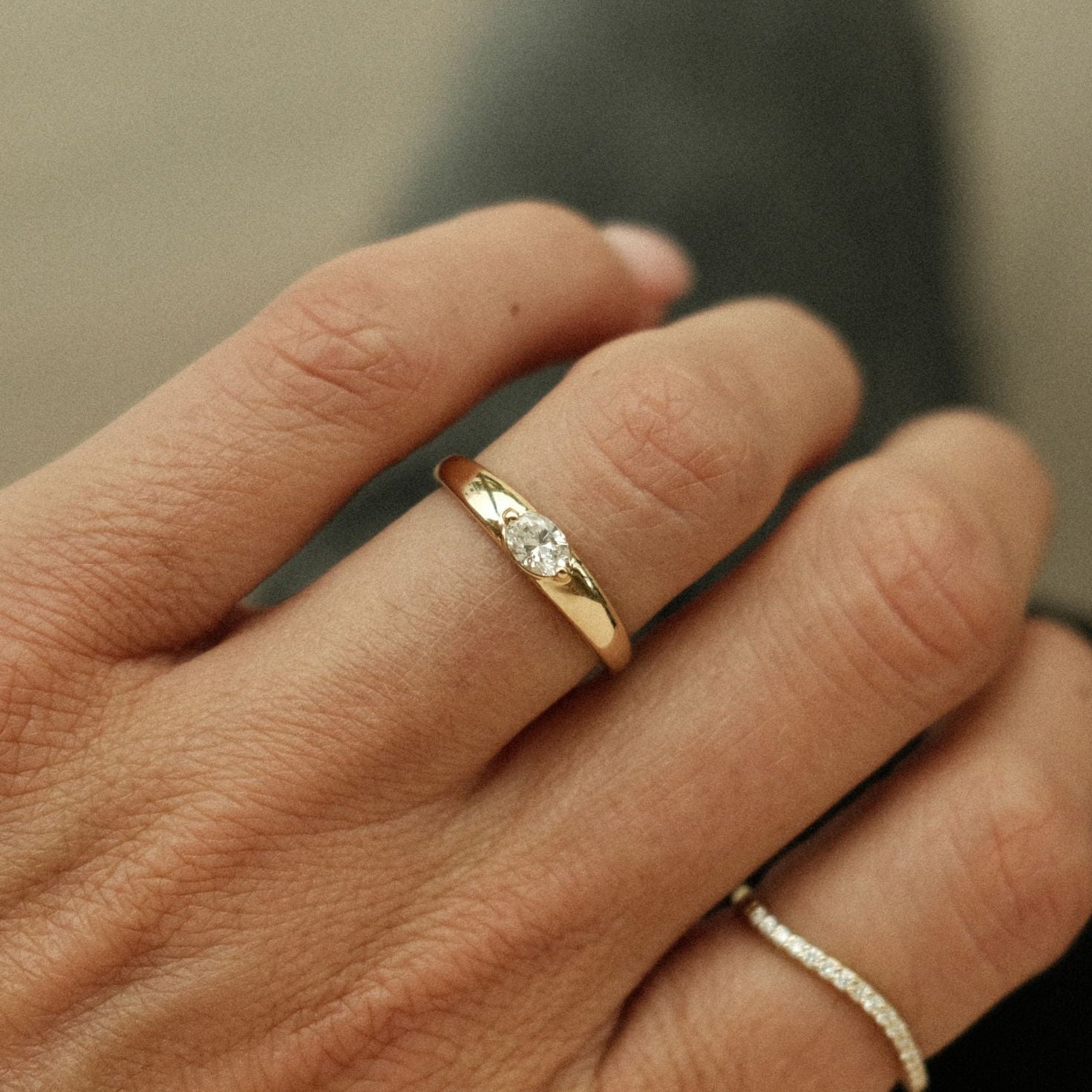 Oval Diamond Band Ring Gold