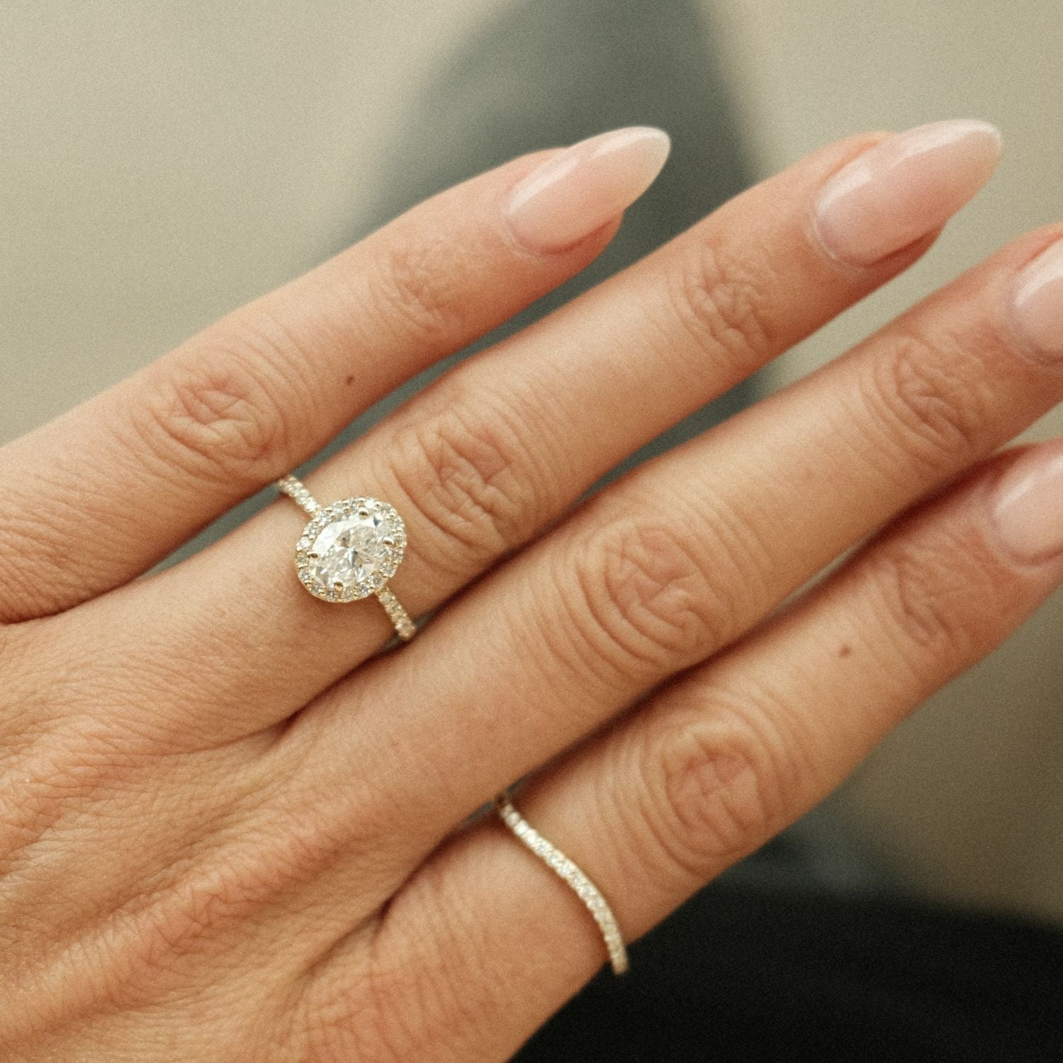 Oval Diamond Halo Ring Gold