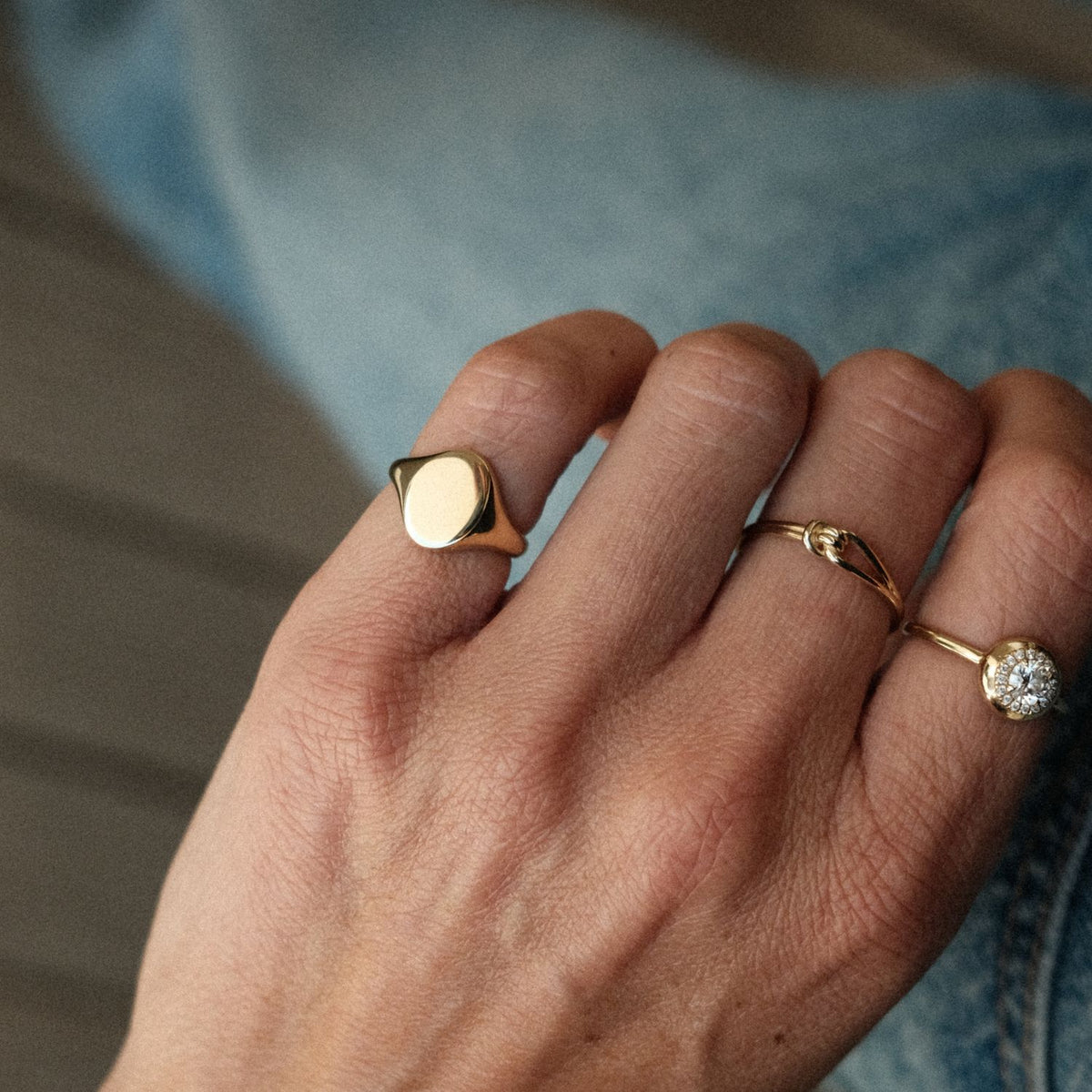 Oval gold pinky ring