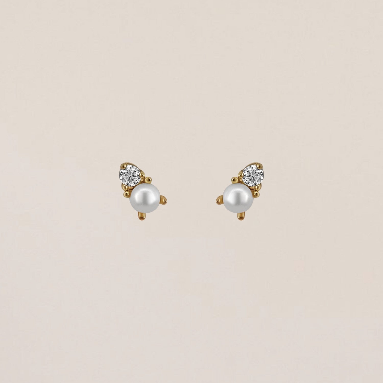 Pearl crystal studs