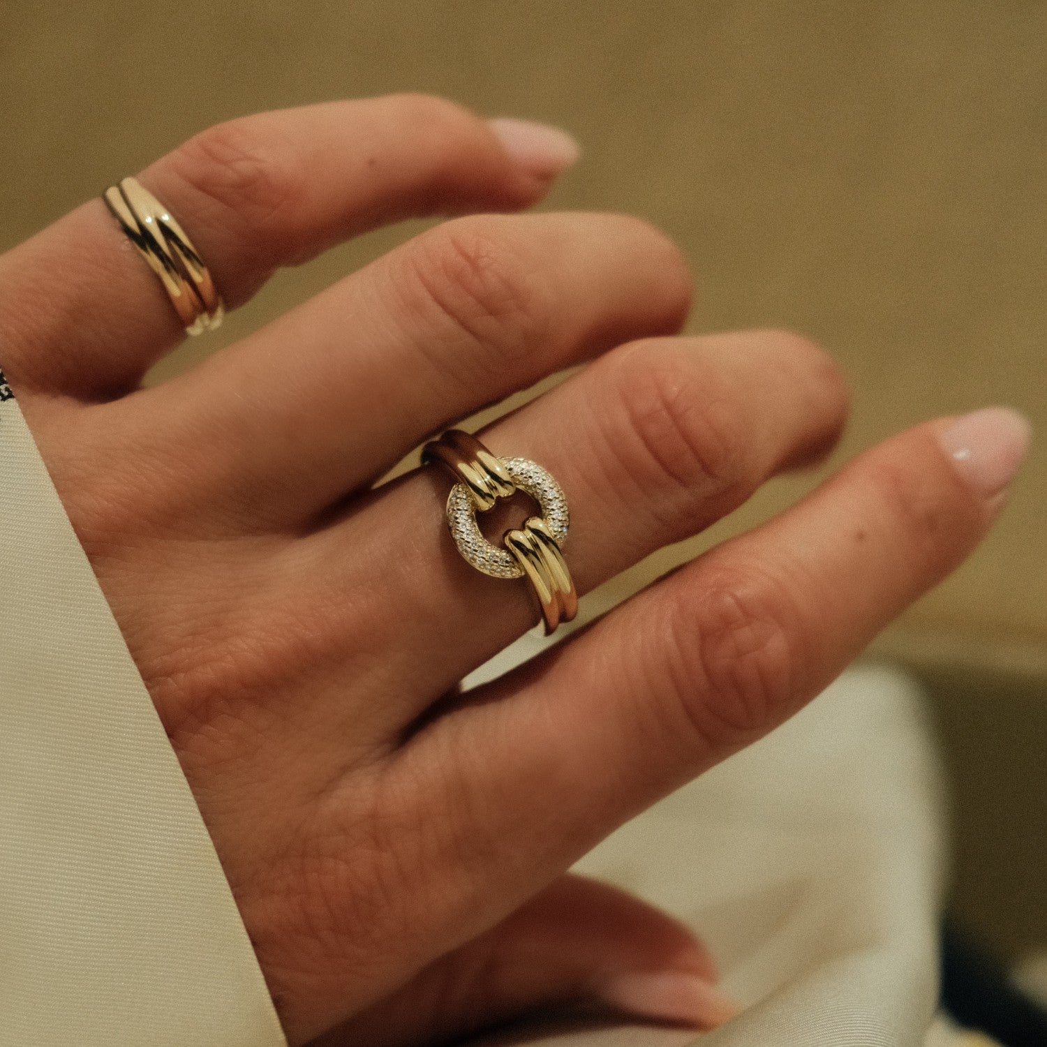 Ronde gouden statement ring met diamant