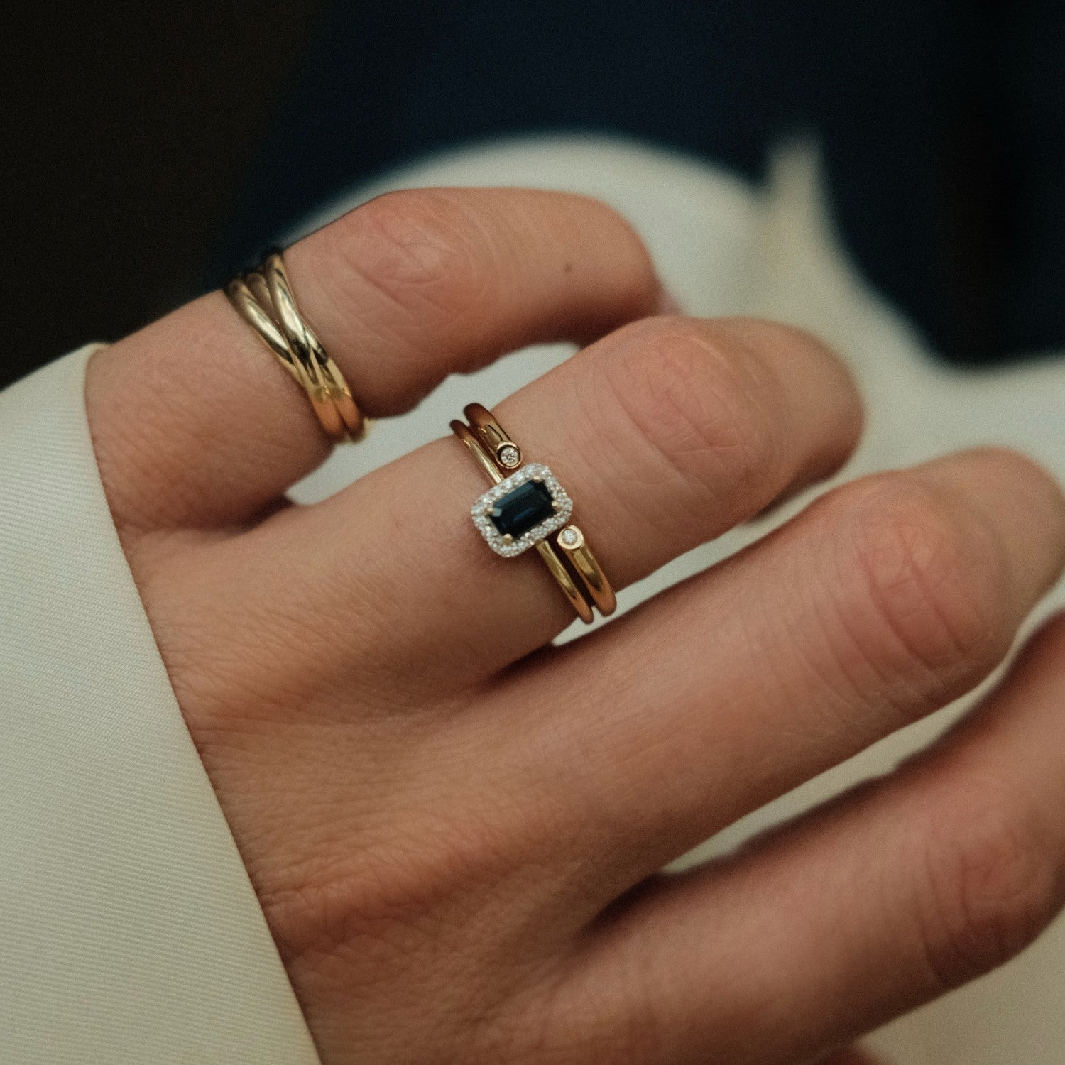 Saffier en open diamant ring