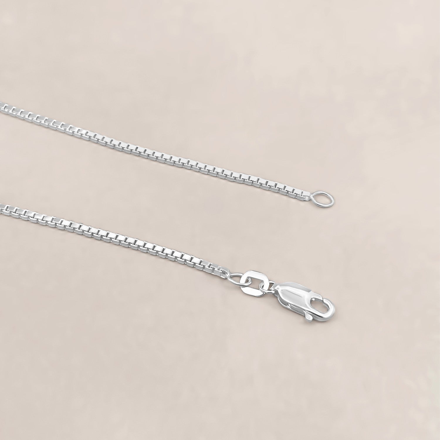 Silver venetian necklace closure