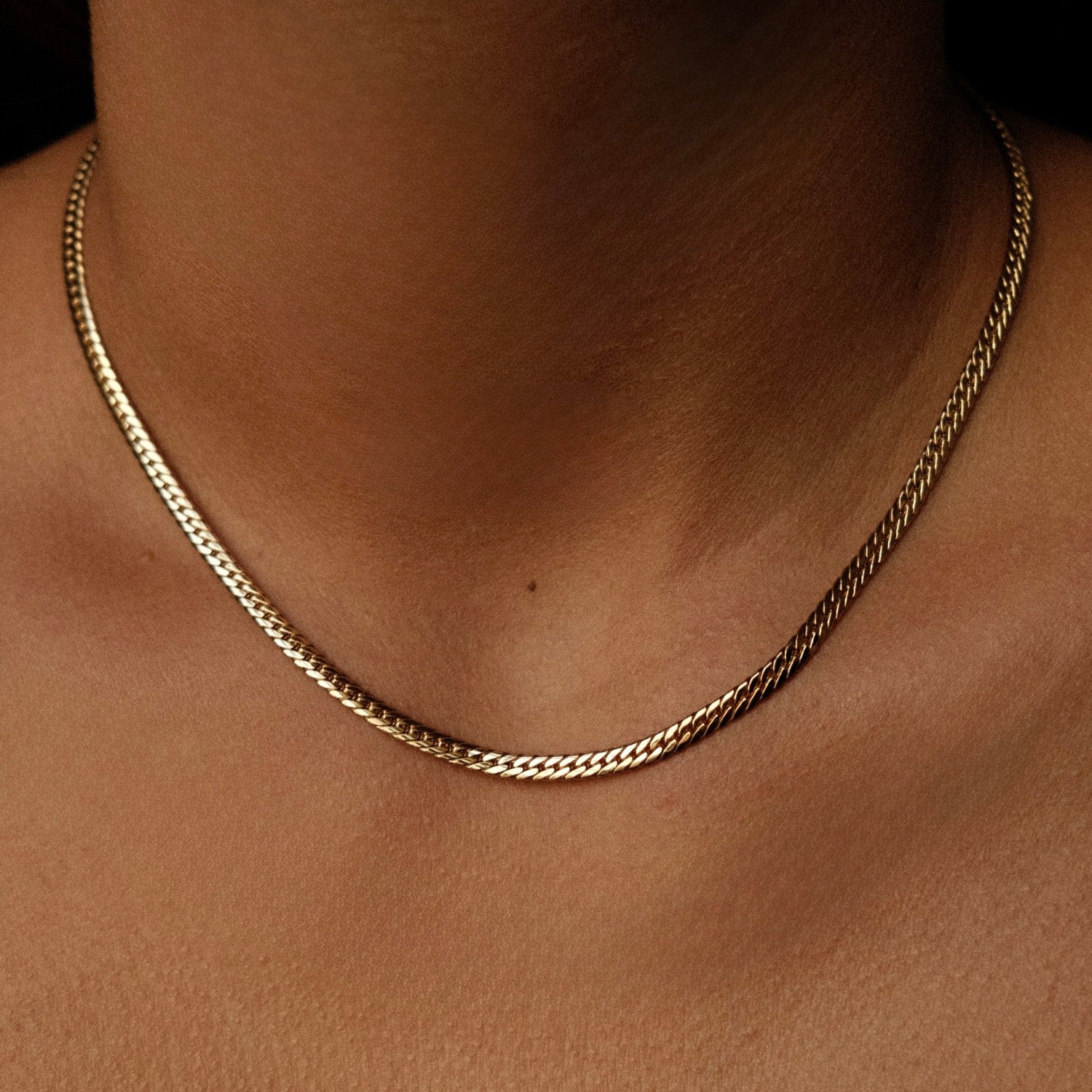 Slim cobra necklace gold