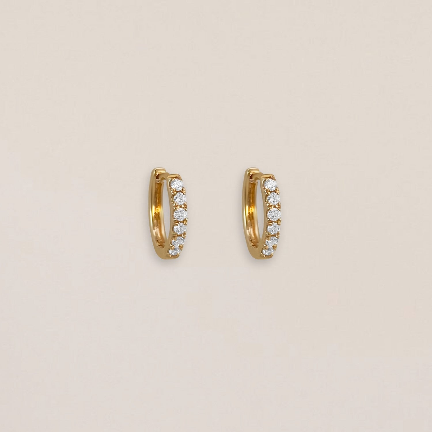 Small diamond huggies goud