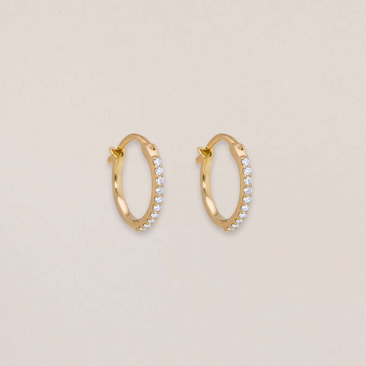 Smalle gouden oorringen met lab grown diamant