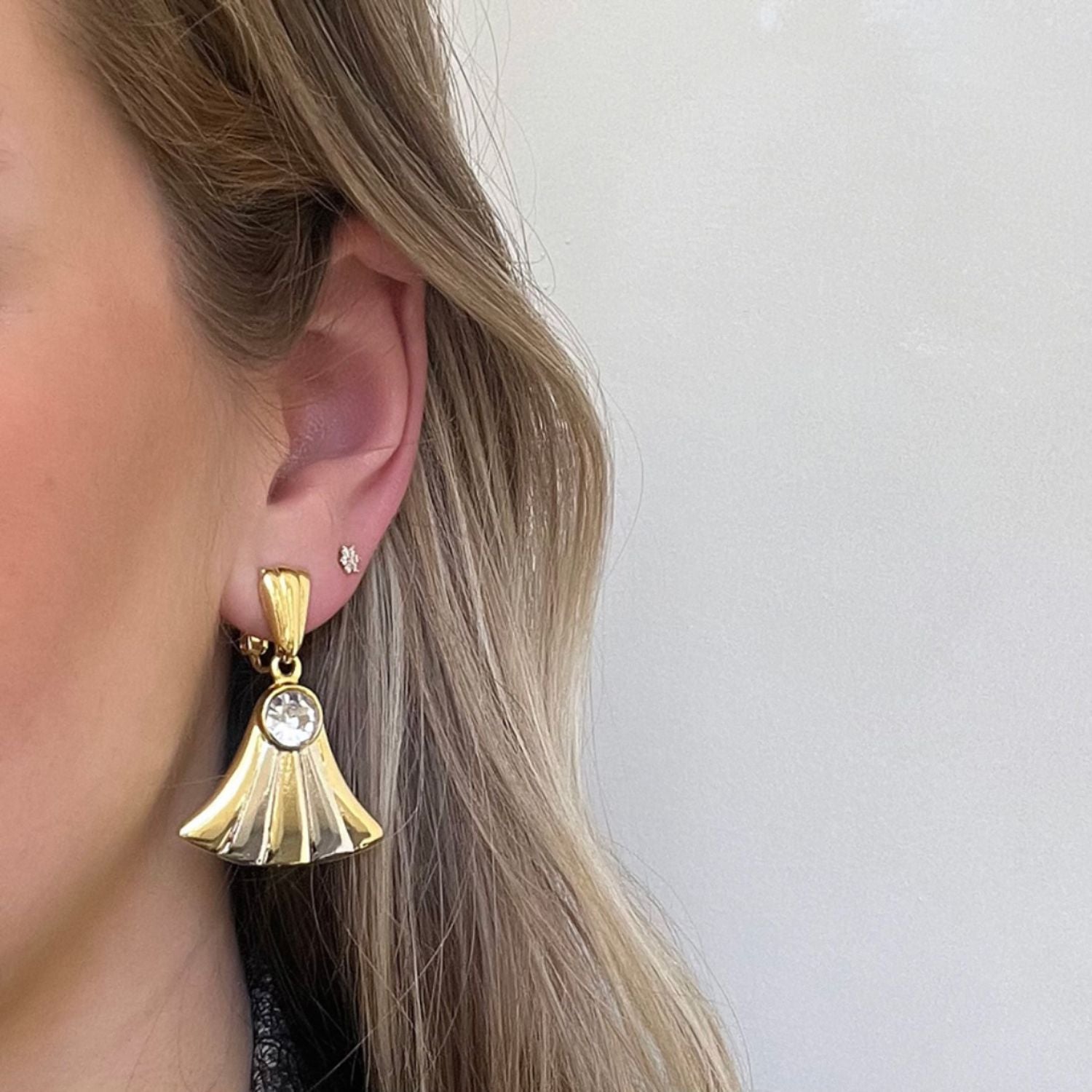Vintage shell earrings hotsell