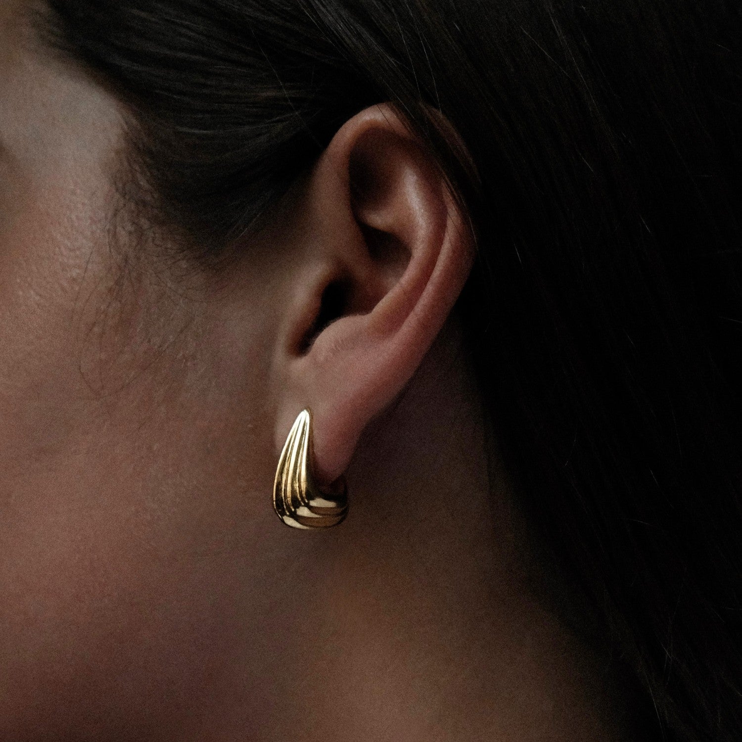 Zijkant sculpt shell oorbellen