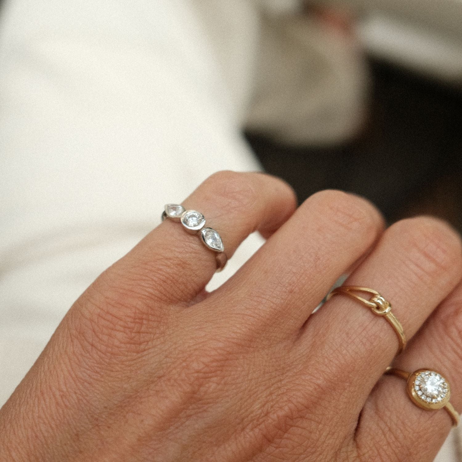 Zilveren bezel kristal pink ring