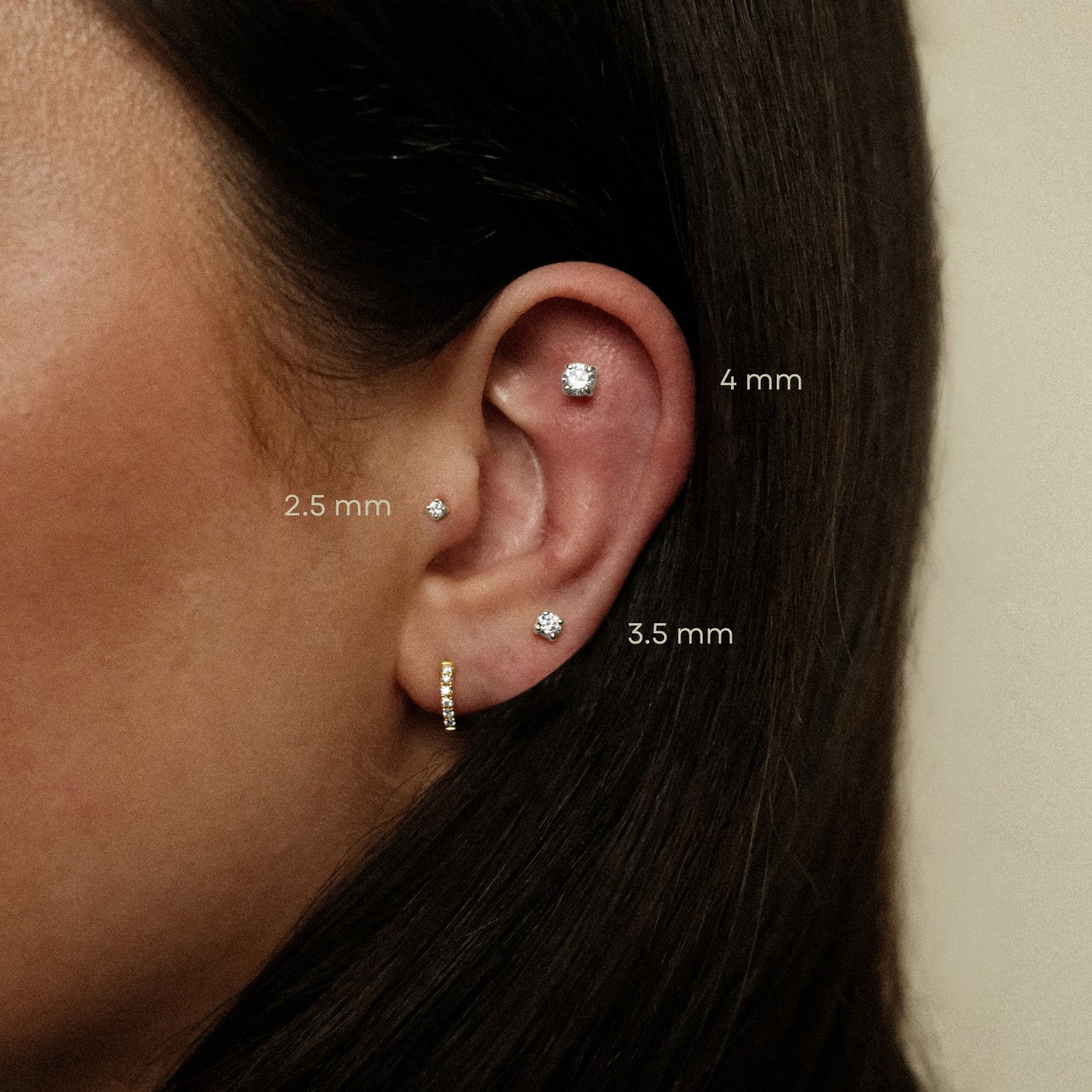 Zilveren piercings met rond steentje