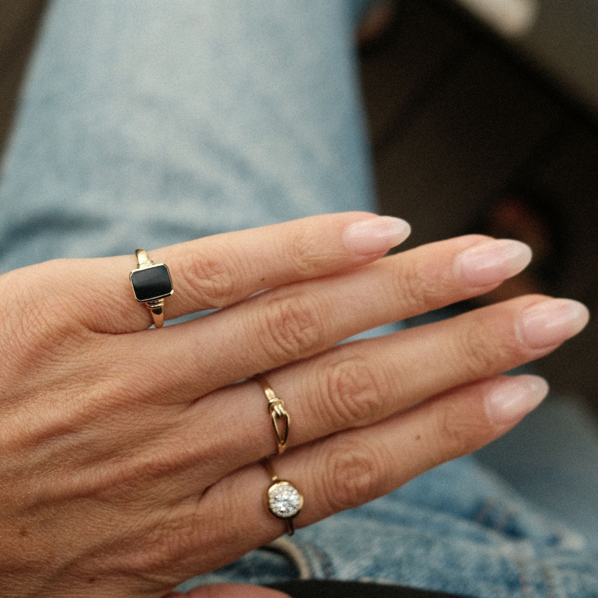Zwarte onyx zegelring pink
